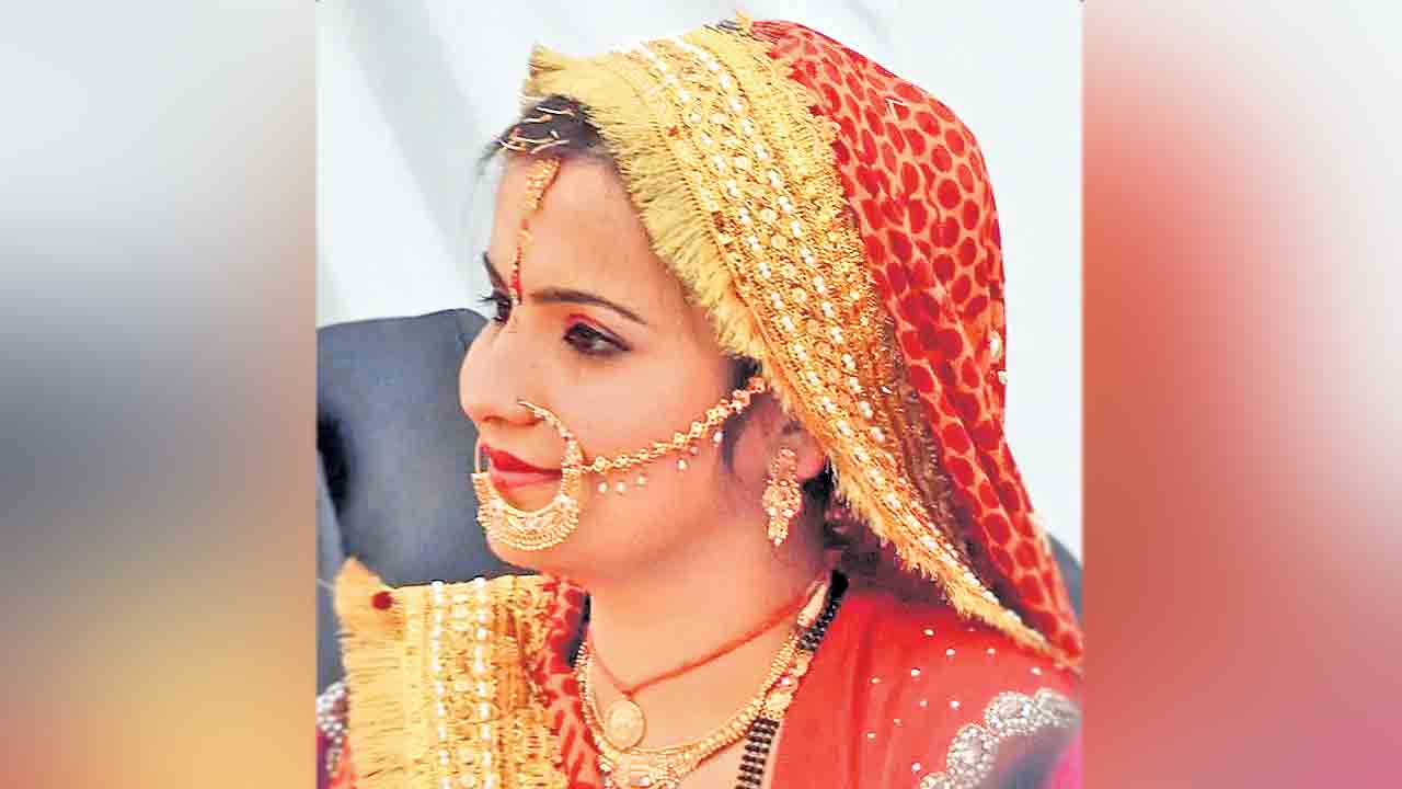 మహిళలు 3 ఆభరణాలే ధరించాలి!