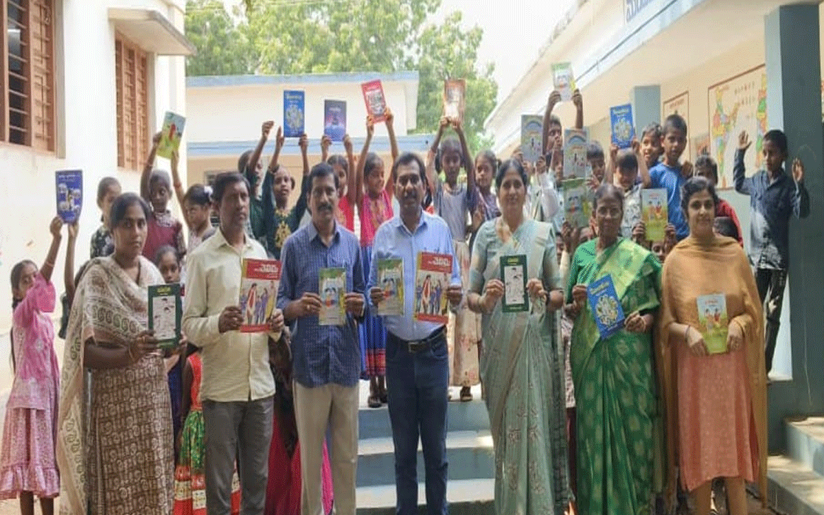 Ramagiri : విద్యార్థుల సమగ్ర వికాసానికి కథలు దోహదం : కోమటిరెడ్డి బుచ్చిరెడ్డి