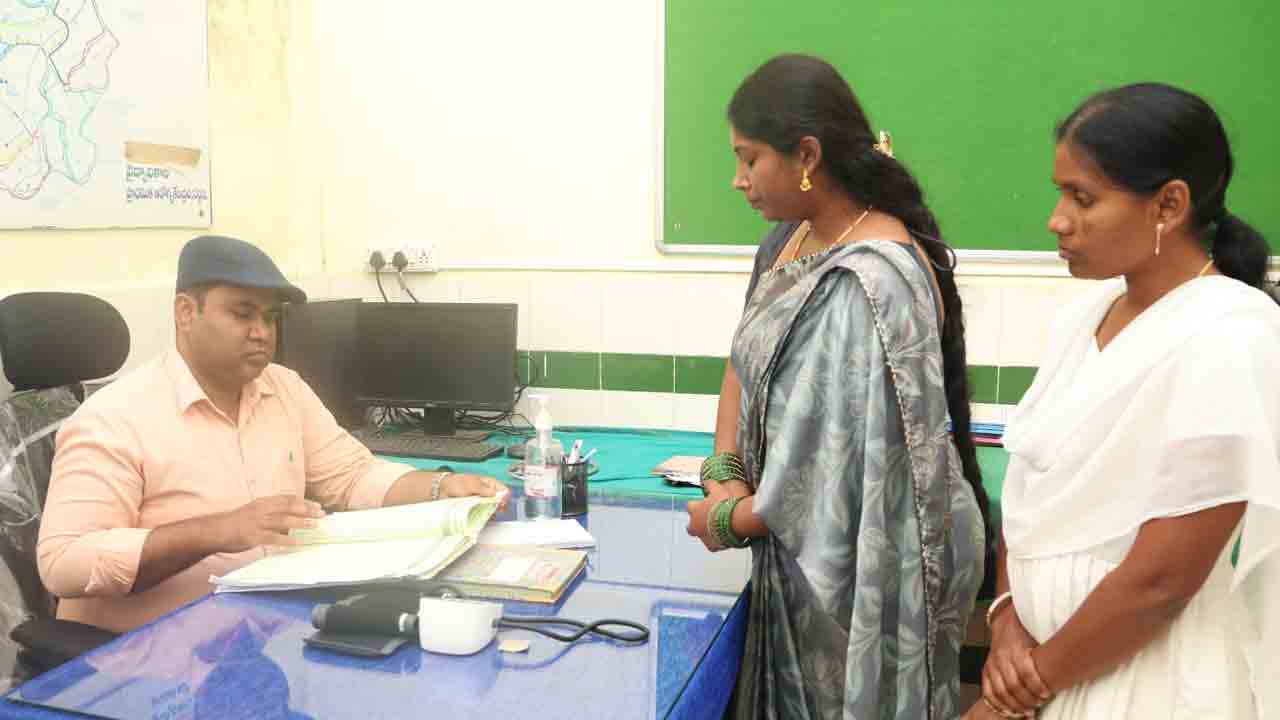 Collector Rahul Raj | వైద్యులు సమయపాలన పాటించాలి : కలెక్టర్ రాహుల్ రాజ్