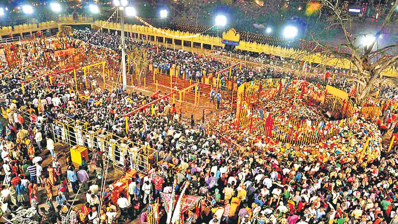 Medaram | మంత్రికే 72 కోట్ల పనులు!.. సర్కార్‌పై ఆదివాసీల ఆగ్రహం