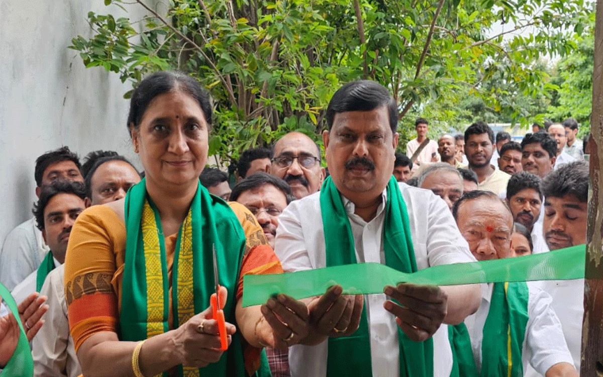 Konda Mallepally : ద‌ళారుల‌ను న‌మ్మి ప‌త్తి రైతులు మోస‌పోవ‌ద్దు : ఎమ్మెల్యే బాలునాయ‌క్‌