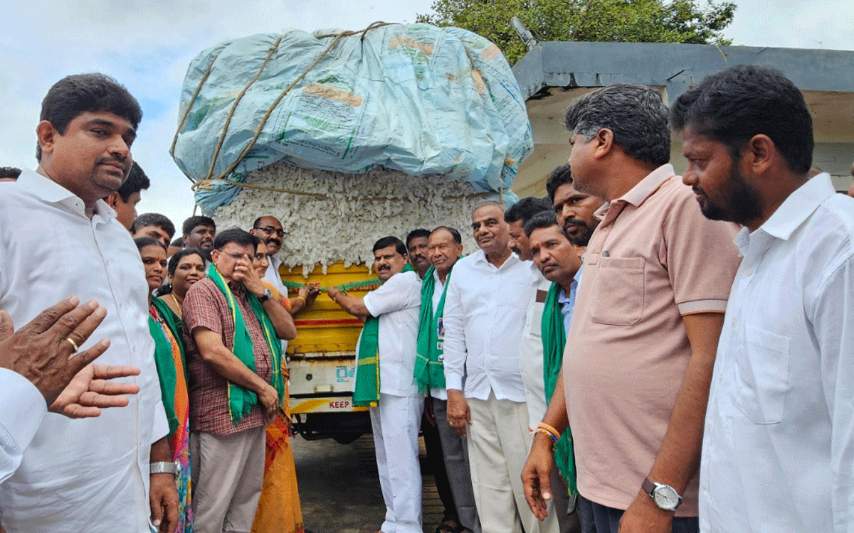 Konda Mallepally : ద‌ళారుల‌ను న‌మ్మి ప‌త్తి రైతులు మోస‌పోవ‌ద్దు : ఎమ్మెల్యే బాలునాయ‌క్‌
