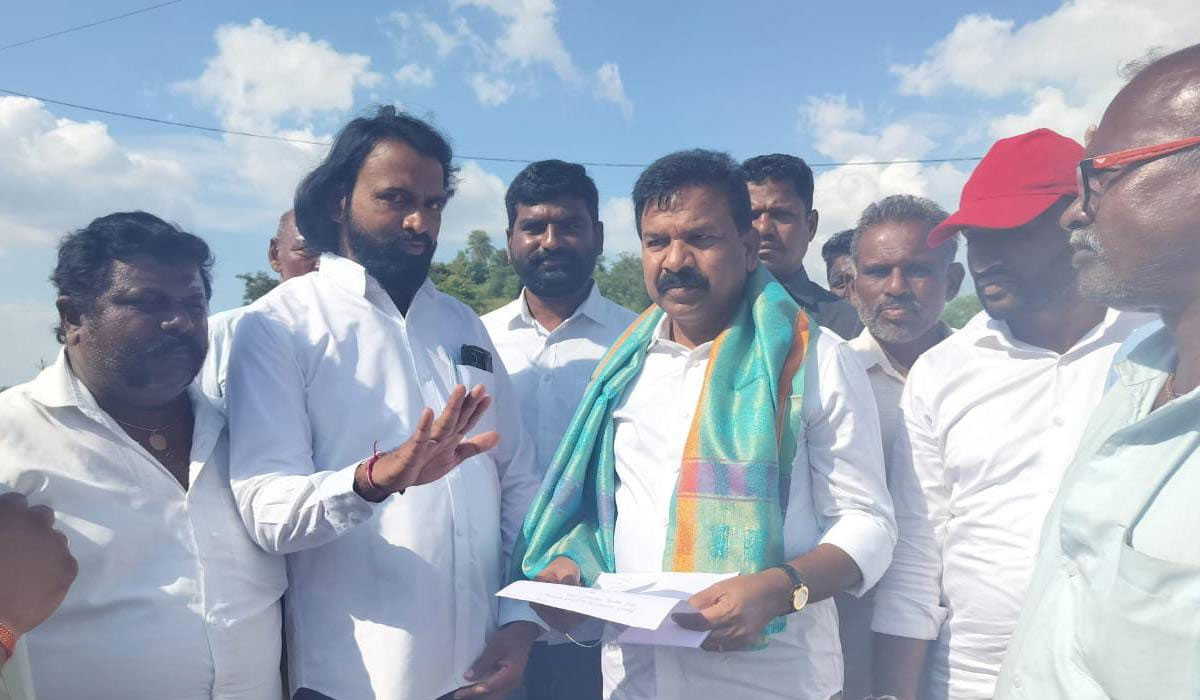 Double road work | గుండ్లపల్లి-పోత్తూరు డబుల్ రోడ్డు పనులు పూర్తి చేయాలని ఎమ్మెల్యే కవ్వంపల్లికి వినతి
