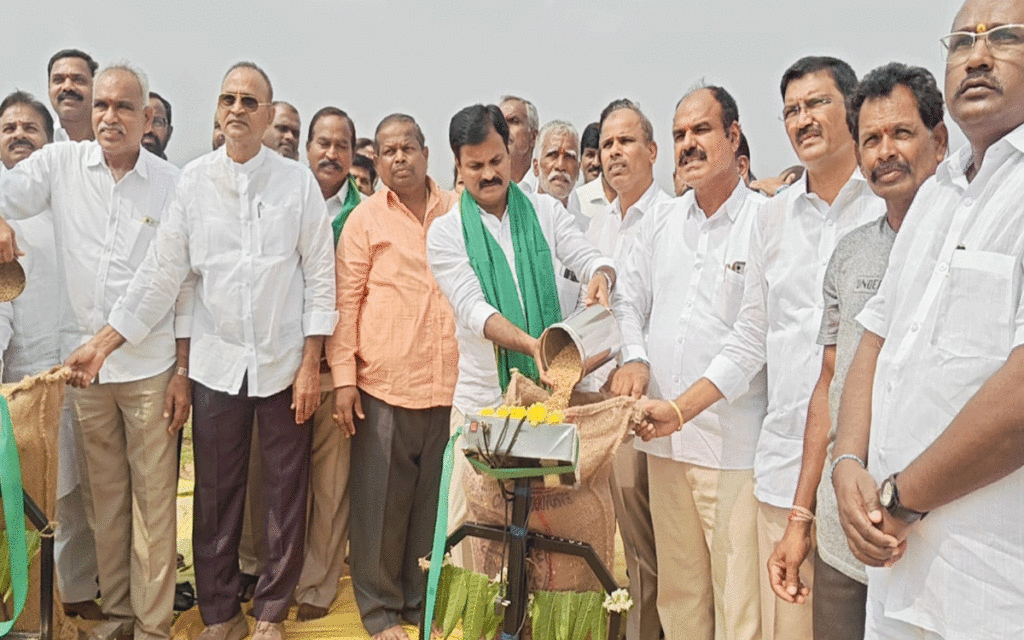 Bhoodan Pochampally : ధాన్యం కొనుగోళ్ల‌ను వేగవంతం చేయాలి : ఎమ్మెల్యే కుంభం అనిల్‌కుమార్ రెడ్డి