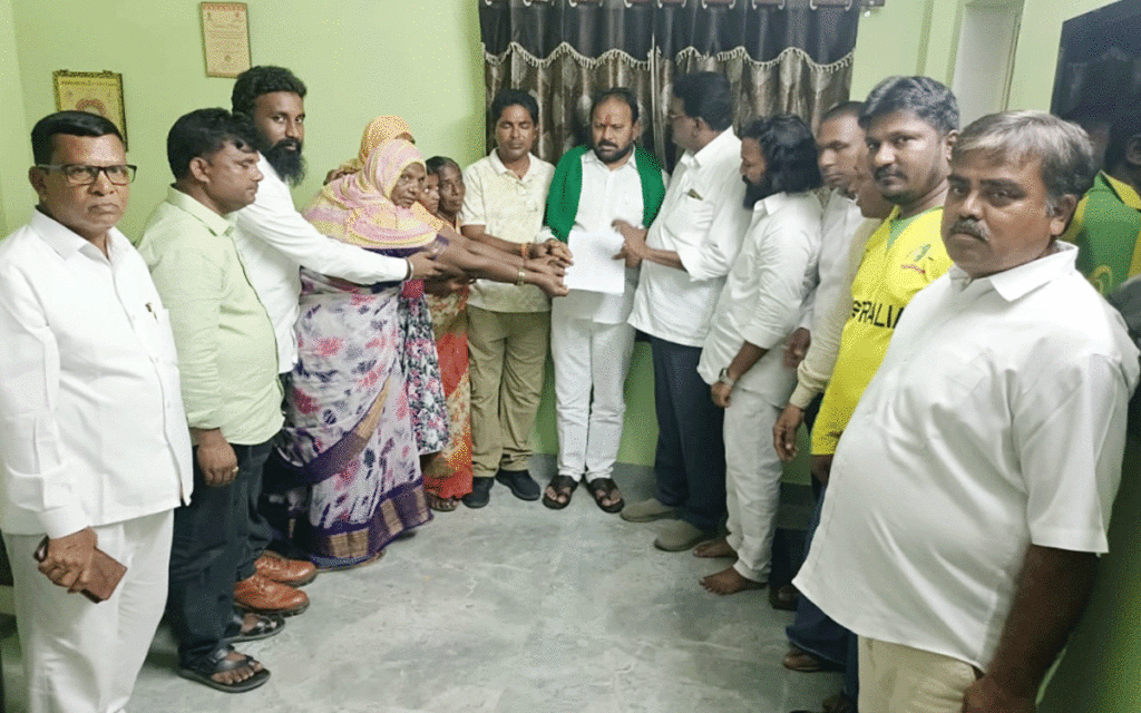 Karepally : భూ నిర్వాసితుల సమస్యను సీఎం దృష్టికి తీసుకెళ్తా : ఎమ్మెల్యే రాందాస్ నాయక్