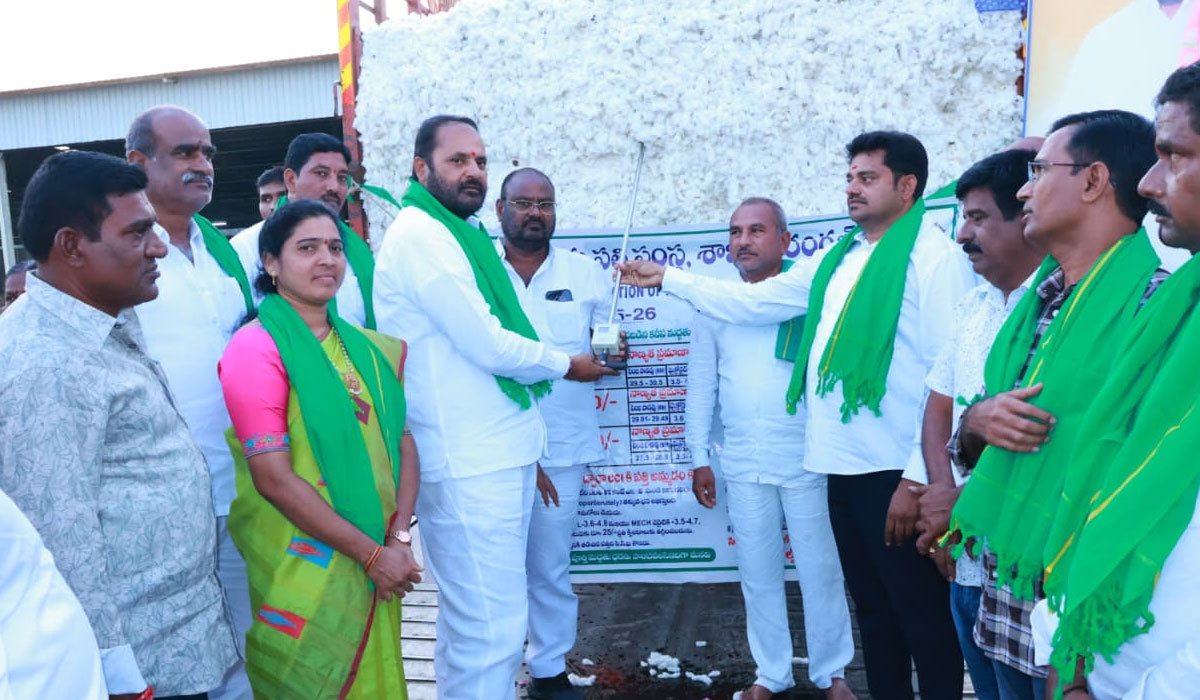 MLA Vijayaramana Rao | రైతులకు మద్దతు ధర కోసమే సీసీఐ పత్తి కొనుగోలు కేంద్రం ఏర్పాటు..ఎమ్మెల్యే విజయరమణా రావు
