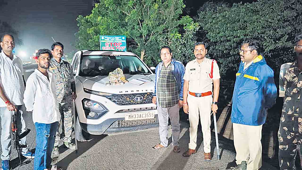 1.9 లక్షలు పట్టివేత.. ఎన్నికల కోడ్‌లో భాగంగా తనిఖీలు