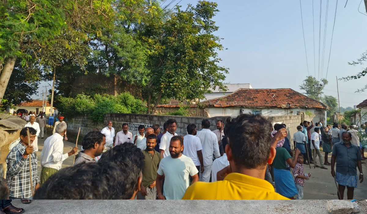 Monkeys | శాత్రాజ్‌పల్లిలో ఊరంతా ఒకటయ్యారు.. కోతులను తరిమారు