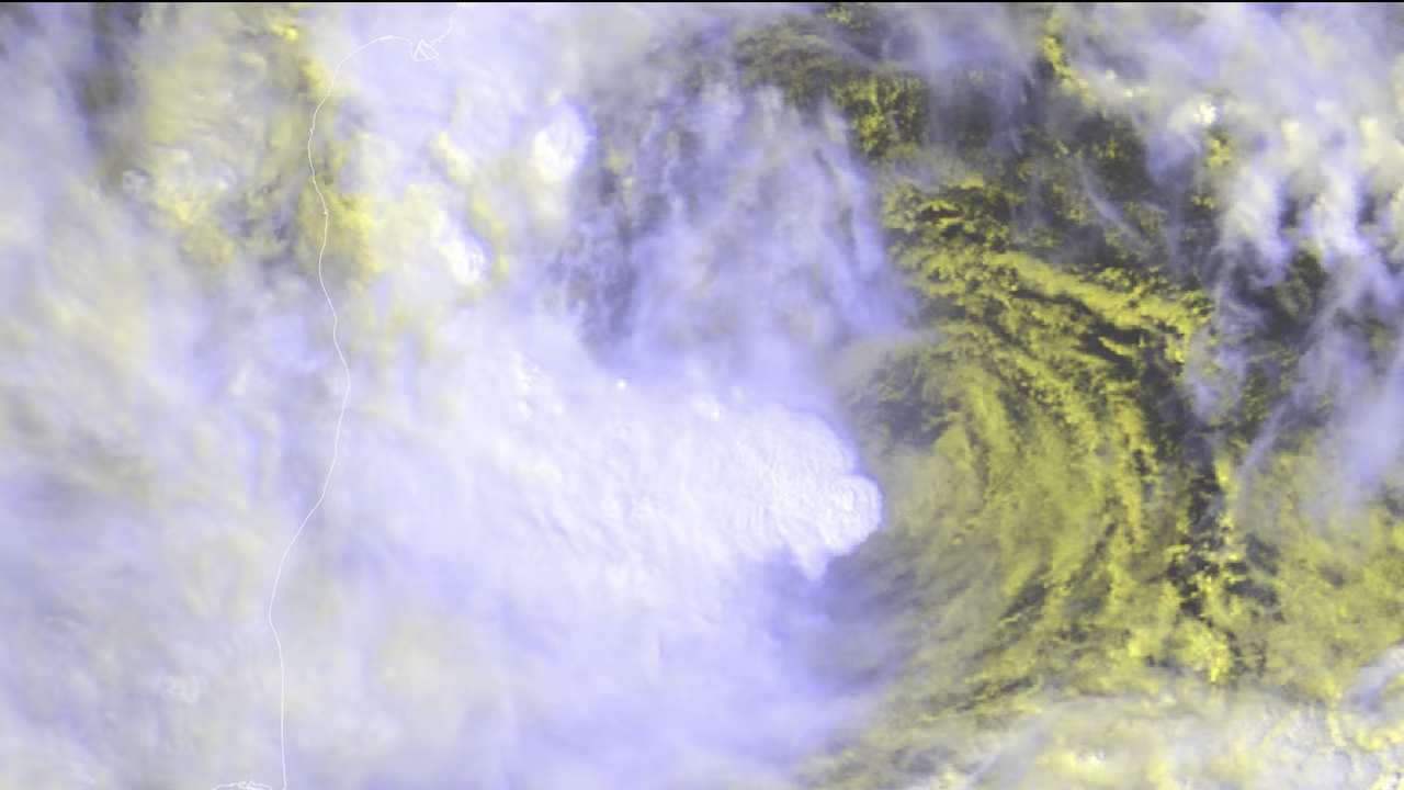 Cyclone Montha | ఛత్తీస్‌గఢ్‌లోకి ప్రవేశించిన మొంథా తుఫాన్‌..