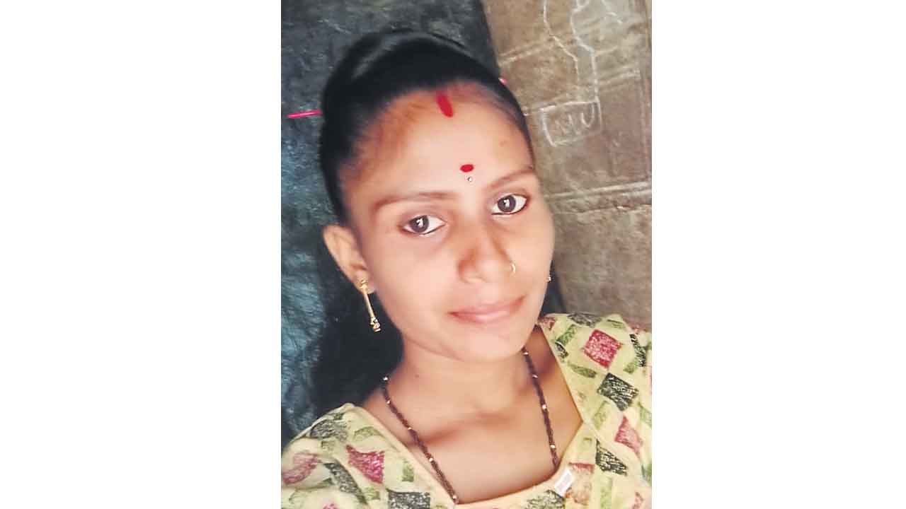 కుమారుడిని కులాంతర వివాహం చేసుకుందని.. నిండు గర్భిణిని చంపిన మామ