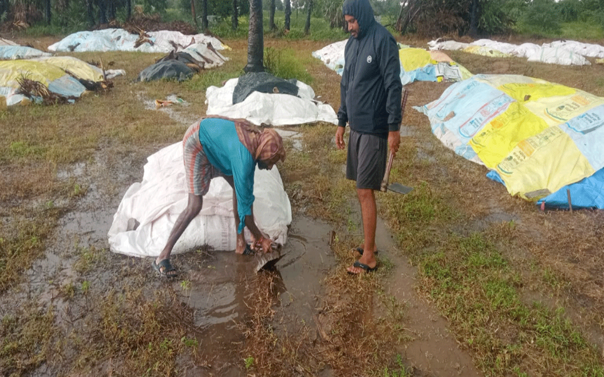 Nakrekal : అధికారుల నిర్లక్ష్యం.. రైతులకు శాపం