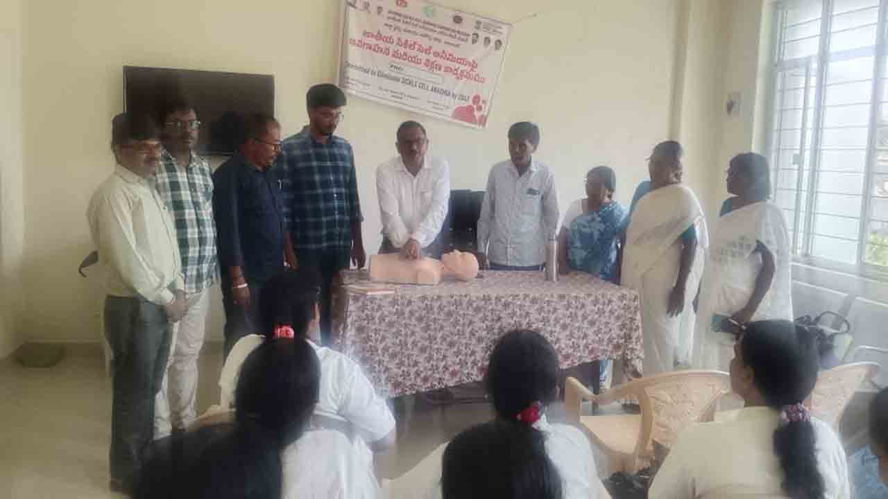 CPR | సీపీఆర్‌తో ప్రాణాలు కాపాడొచ్చు : డీఎంహెచ్ఓ మనోహర్