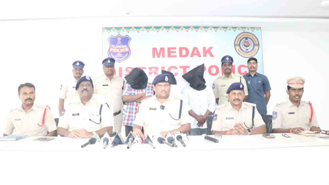 Narsapur robbery | లిఫ్ట్ ఇస్తామ‌ని చెప్పి దారి దోపిడీ.. అల్విన్ కాల‌నీలో ముగ్గురు నిందితులు : ఎస్పీ డీవీ శ్రీనివాసరావు