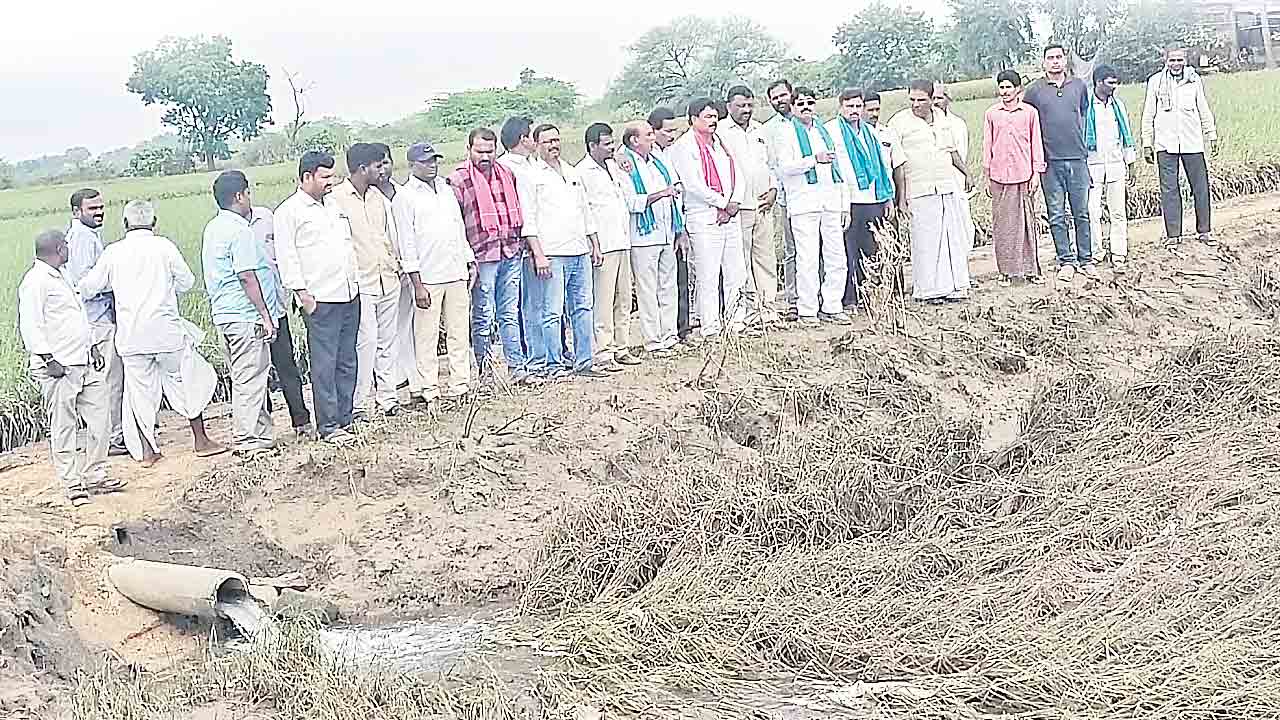 ముగ్గురు మంత్రుల ఒత్తిడితోనే.. ముంపునకు గురైన పంటలు