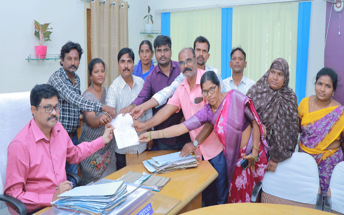 Ramagiri : ‘సోషల్ వెల్ఫేర్ గురుకులాల ఔట్‌సోర్సింగ్ ఉద్యోగుల పెండింగ్ వేతనాలు వెంటనే చెల్లించాలి’