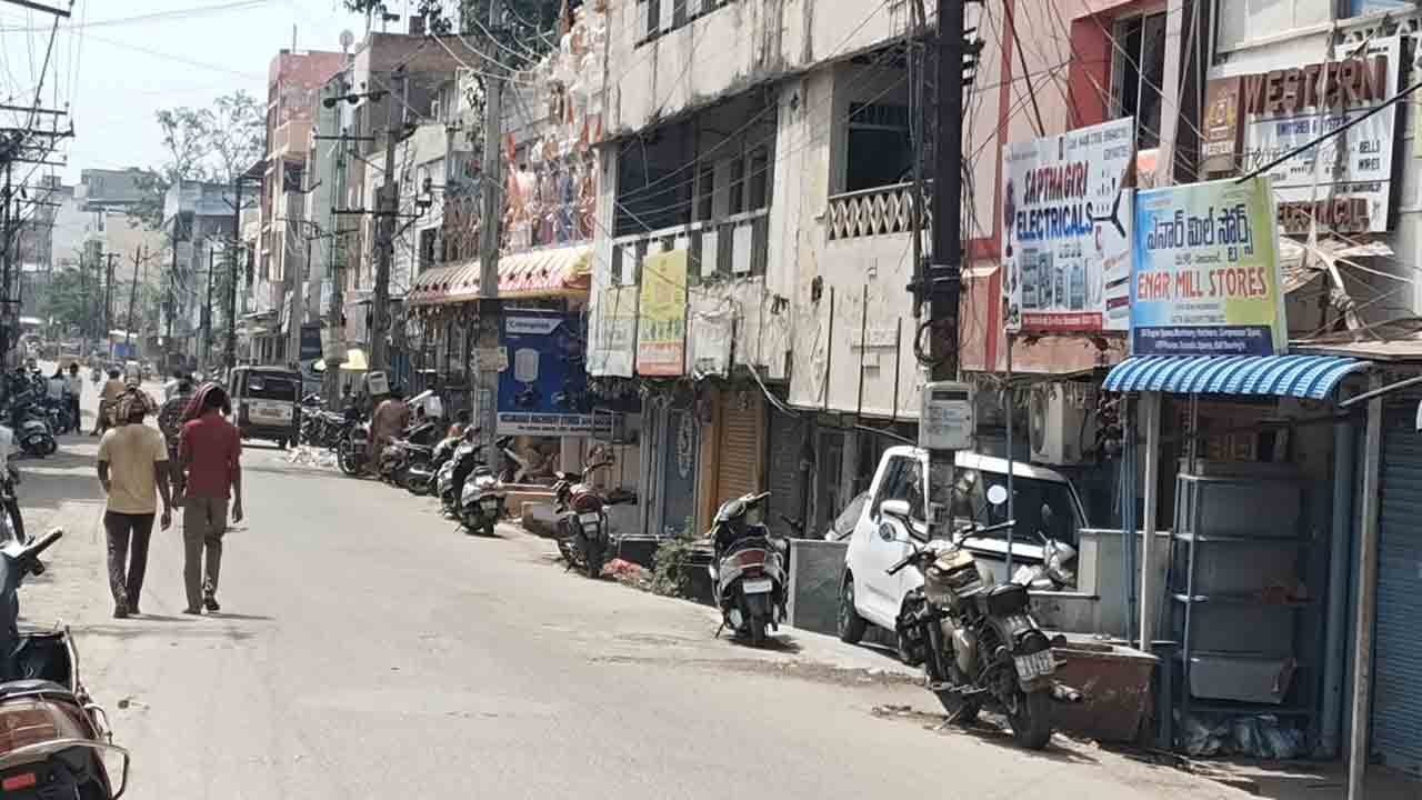 Nizamabad | వన్‌వేతో వ్యాపారాలు దెబ్బతింటున్నాయ్‌.. నిజామాబాద్‌లో దుకాణాలు బంద్‌