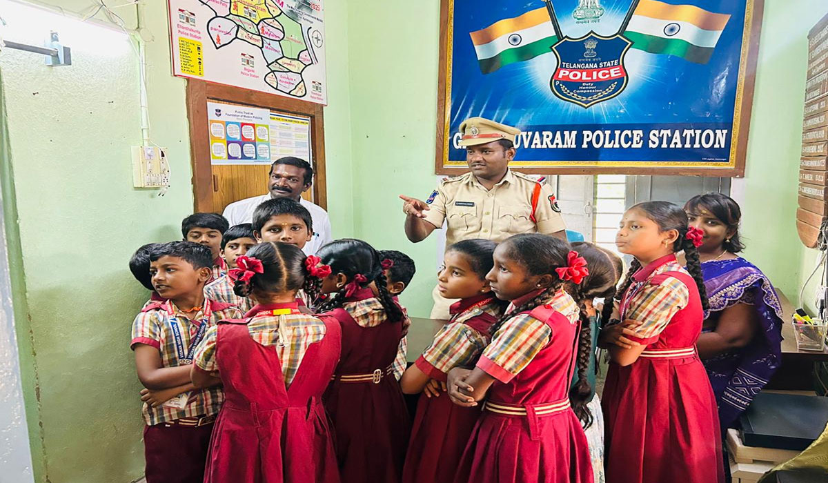 Open House | గన్నేరువరం పోలీస్ స్టేషన్ లో ఓపెన్ హౌజ్‌.. పోలీసు కార్యకలాపాలపై విద్యార్థులకు అవగాహన
