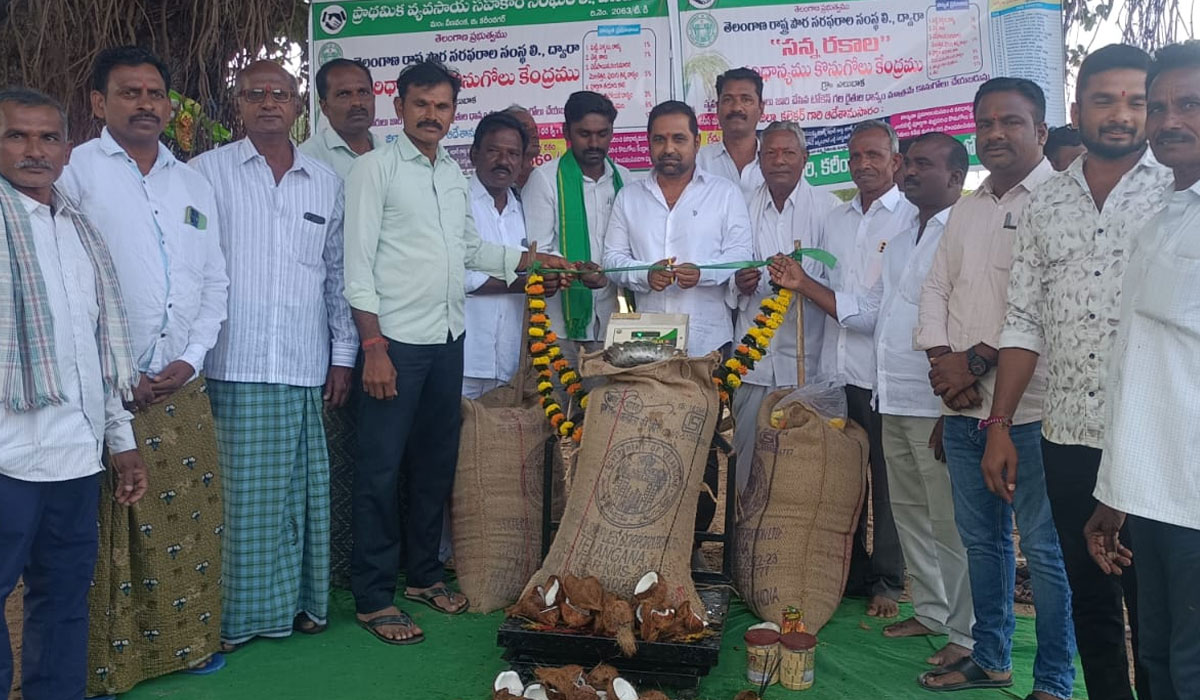 Purchasing centers | కొనుగోలు కేంద్రాలను రైతులు సద్వినియోగం చేసుకోవాలి.. వీణవంక పీఏసీఎస్ చైర్మన్ మావురపు విజయభాస్కర్ రెడ్డి