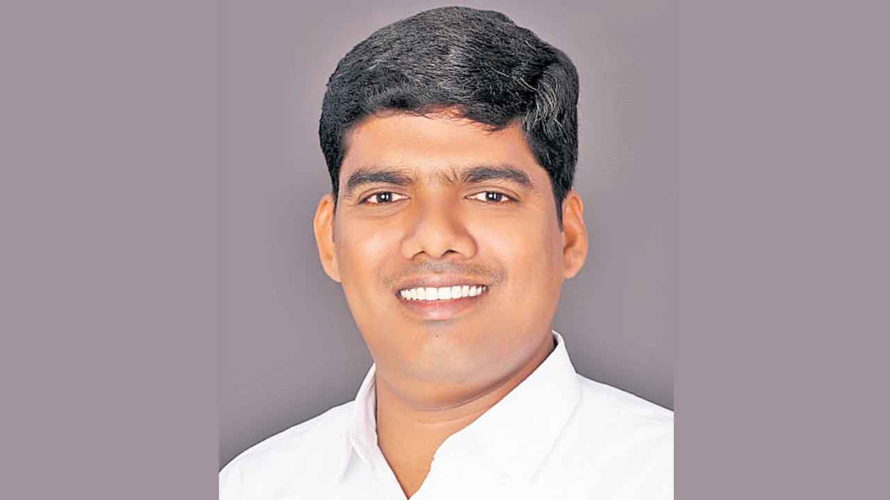 బీసీలను రాజకీయాలకు వాడుకుంటున్న కాంగ్రెస్‌