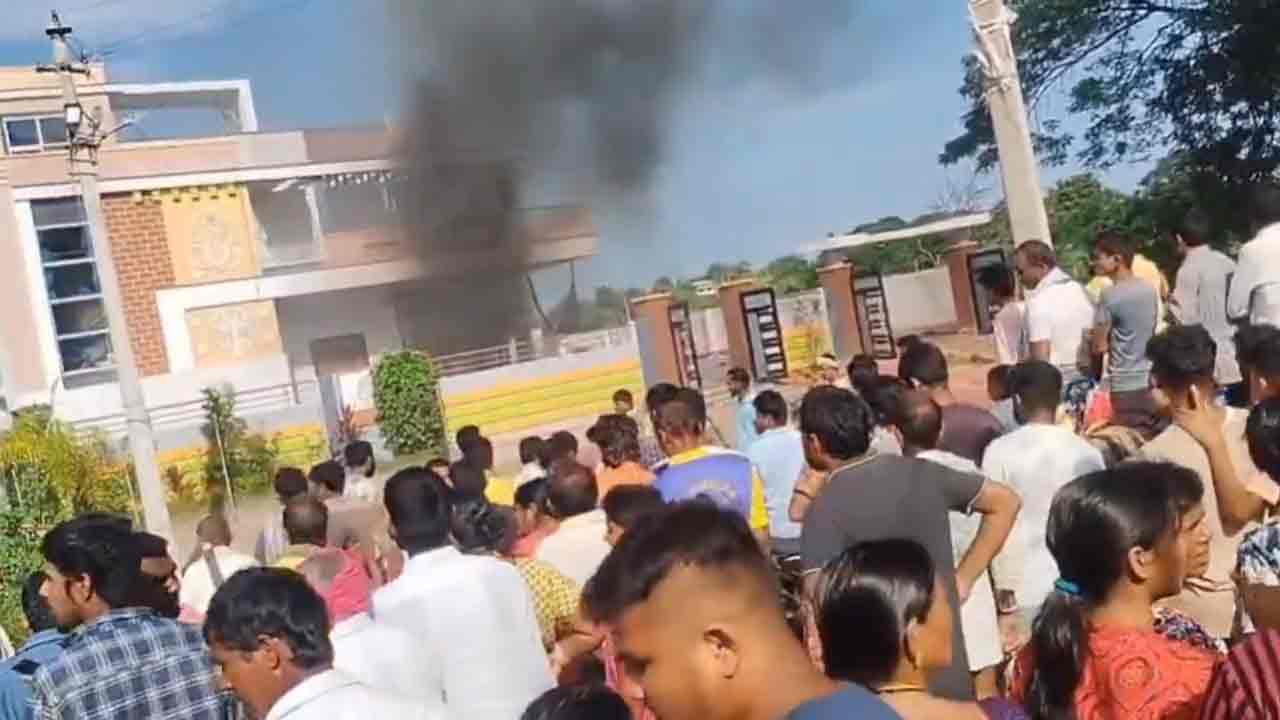 Nallagonda | రూ. 10 కోట్లు ఎగ్గొట్టిన వడ్డీ వ్యాపారి ఇంటికి నిప్పు.. వీడియో