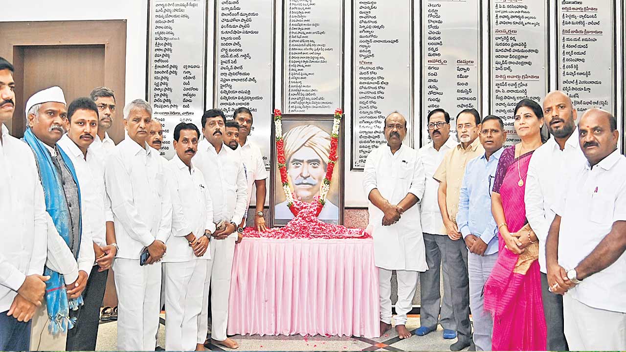 కుమ్రంభీం స్ఫూర్తితో కాంగ్రెస్‌పై పోరు