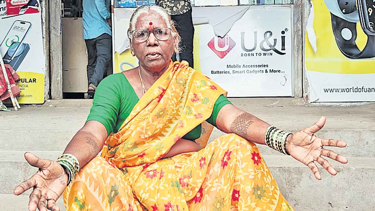 ఇటుమొకానొస్తే శీపిరికట్ట మర్లేసుడే!