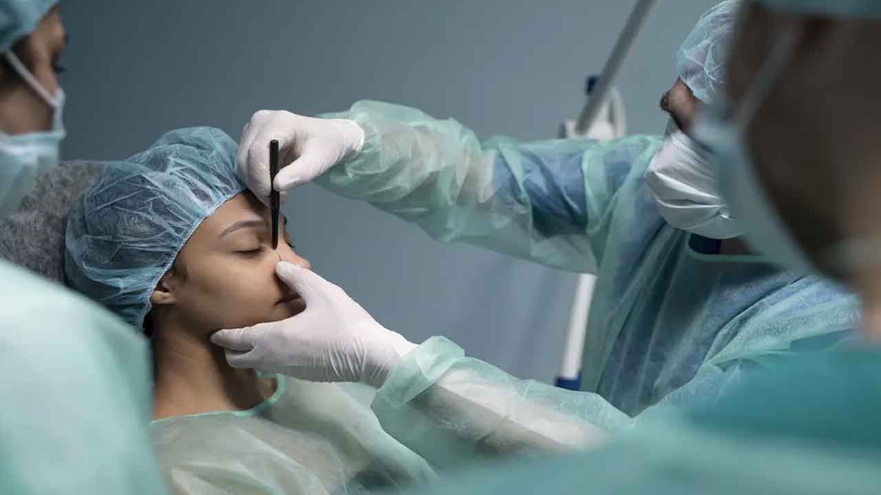 కాలిన గాయాలకు ఉచిత ప్లాస్టిక్‌ సర్జరీ