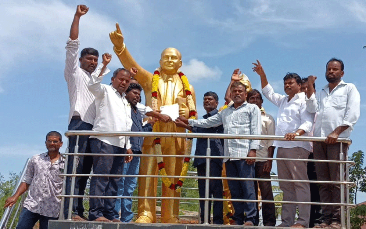 Rajapet : ఎస్సీ రిజర్వేషన్ కల్పించాలని అంబేద్కర్ విగ్రహానికి వినతి