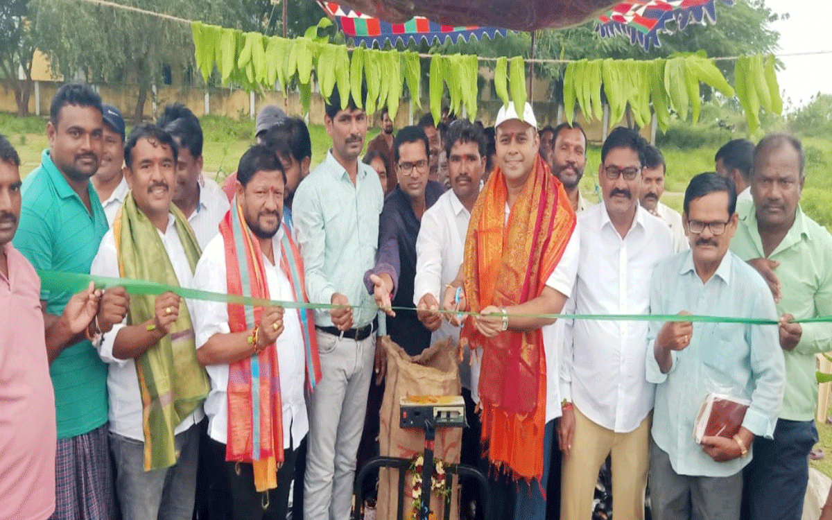 Penpahad : ‘ధాన్యం కొనుగోలు కేంద్రాలను సద్వినియోగం చేసుకోవాలి’