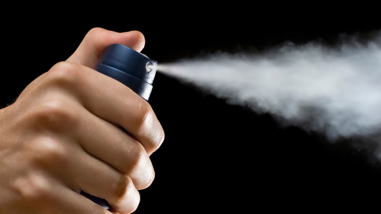 Pepper Spray: పెప్ప‌ర్ స్ర్పే కొట్టిన విద్యార్థి.. ఆస్ప‌త్రిలో చేరిన 9 మంది