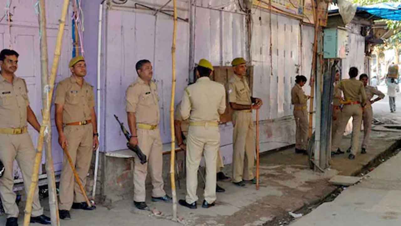 కానిస్టేబుల్‌ పరీక్షకు పీహెచ్‌డీ హోల్డర్లు పోటీ!