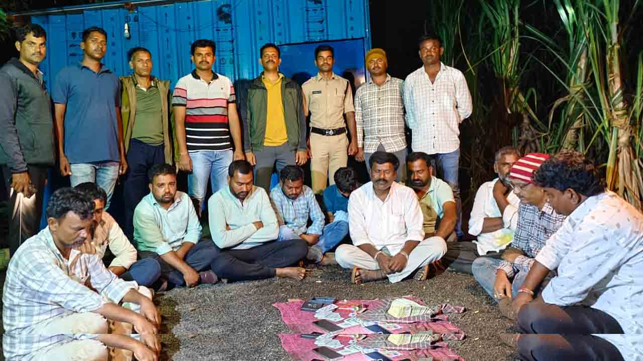 Police raids | పేకాట స్థావరంపై పోలీసుల మెరుపు దాడి.. 11 మంది అరెస్ట్‌