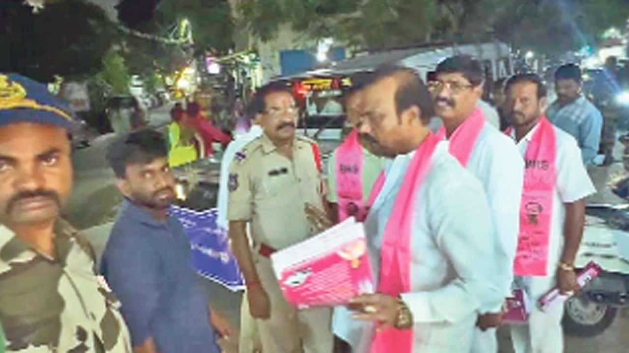 బీఆర్‌ఎస్‌ ప్రచారాన్ని అడ్డుకున్న పోలీసులు