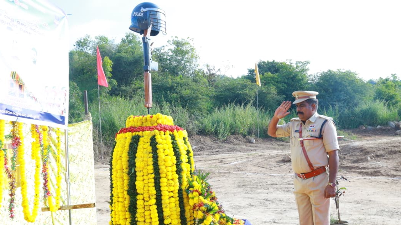 Police Martyrs day | పోలీసు అమరవీరుల త్యాగాలు మరువలేనివి.. 17వ బెటాలియన్ కమాండెంట్ సురేశ్‌