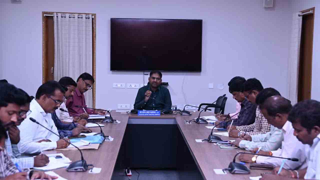 Collector Koya Sriharsha | పారిశుధ్య నిర్వాహణ పకడ్బందీగా నిర్వహించాలి : కలెక్టర్‌ కోయ శ్రీహర్ష