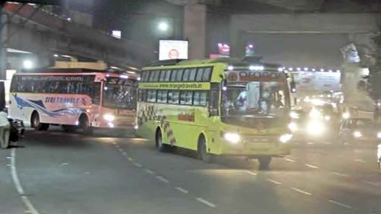 ట్రావెల్స్‌ చార్జీల దోపిడీ.. ఎక్కడా కనిపించని ఆర్టీఏ అధికారులు