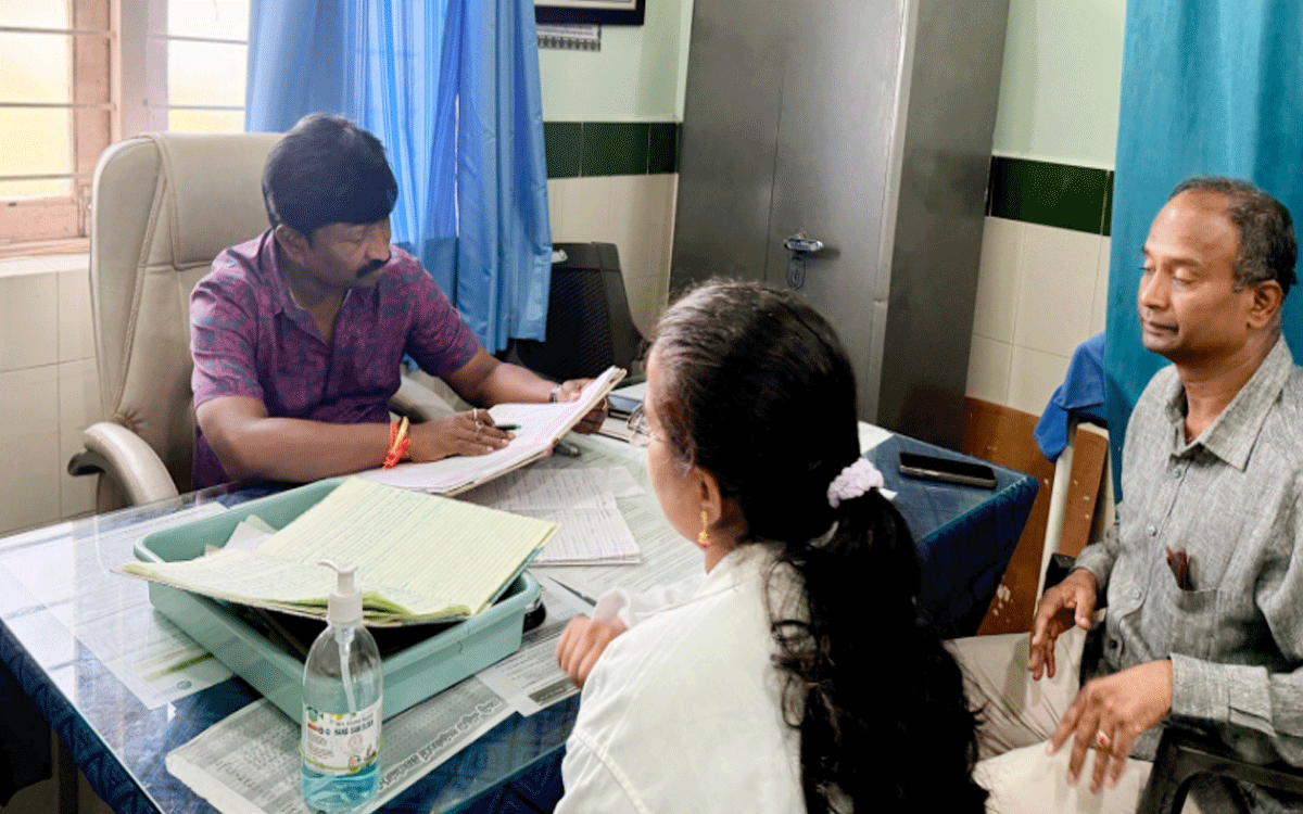 Konda Mallepally : ప్రజలకు మెరుగైన వైద్య సేవలు అందించాలి : డీఎంహెచ్ఓ పుట్ల శ్రీనివాస్