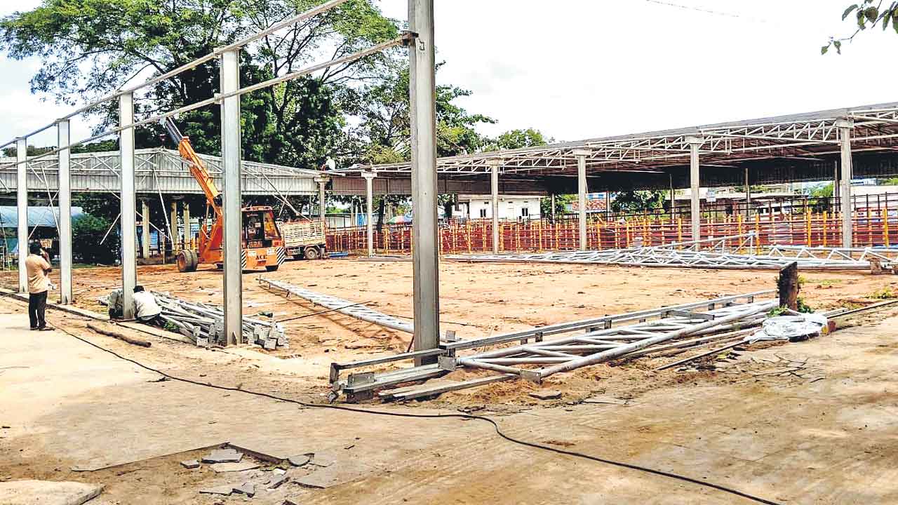 ప్రారంభించకముందే కూల్చేశారు