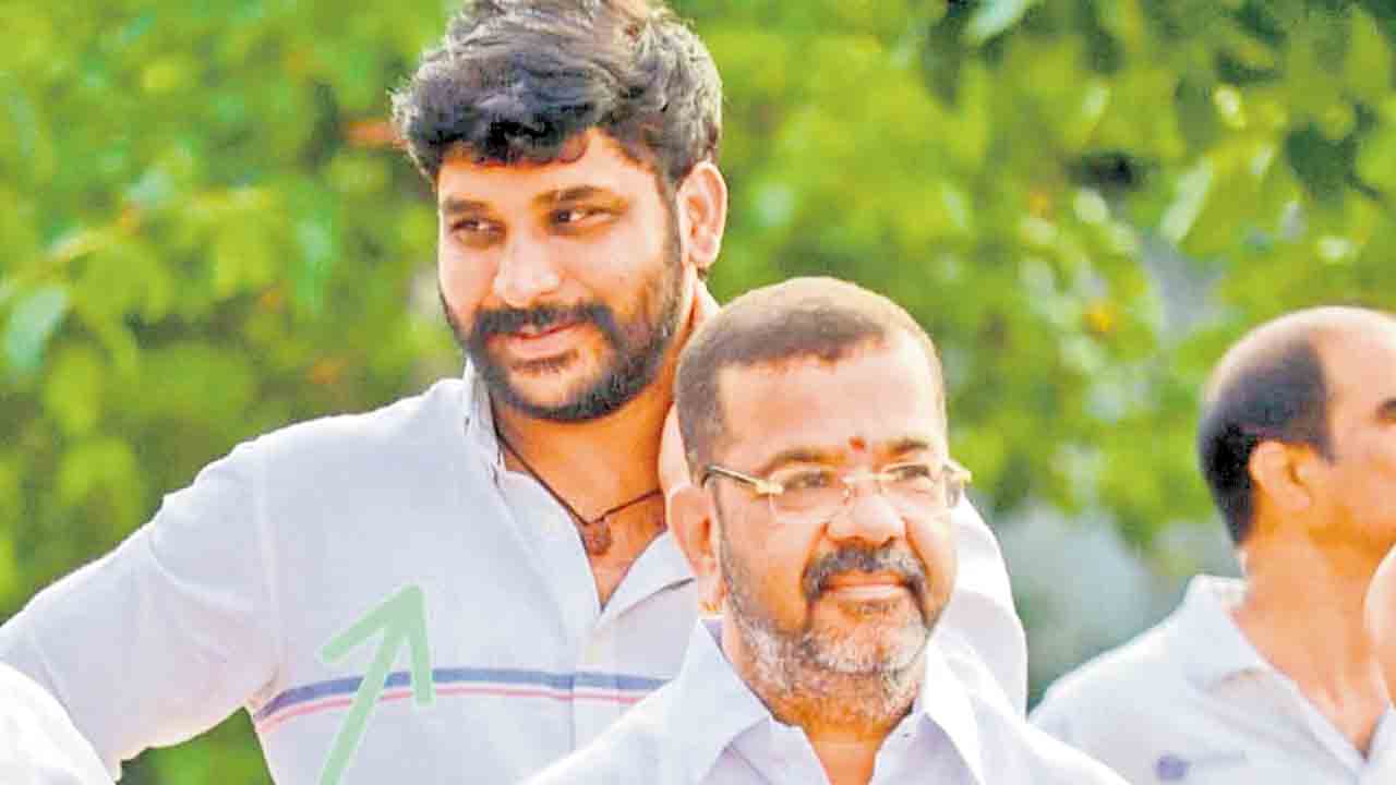 ఎమ్మెల్యే నాయిని అనుచరుడి దౌర్జన్యం.. కేసు నమోదు చేయని పోలీసులు