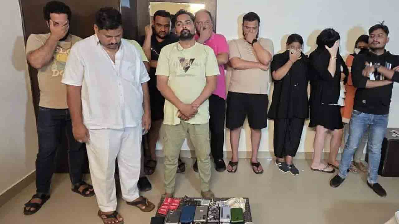 బంజారాహిల్స్‌లో సెక్స్‌రాకెట్‌ భగ్నం.. నిర్వాహకుడితో సహా ఏడుగురు విటుల అరెస్ట్‌