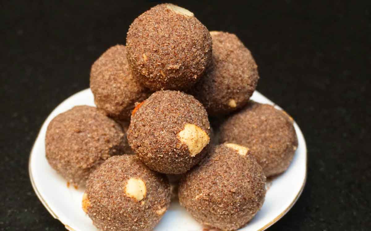 Ragi Laddu | రాగులతో లడ్డూలను ఇలా తయారు చేసి తినండి.. రోజూ ఒకటి తింటే ఎన్నో లాభాలు..!