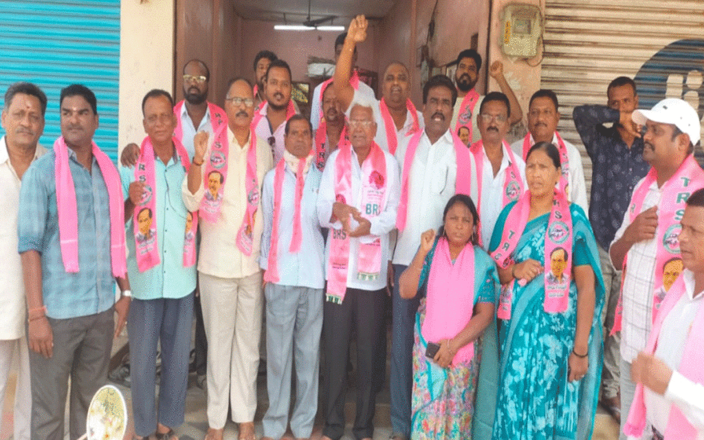 Yellandu : బీసీ బంద్‌కు వ్యాపార, వాణిజ్య, విద్యాసంస్థలు సహకరించాలి : దిండిగాల రాజేందర్