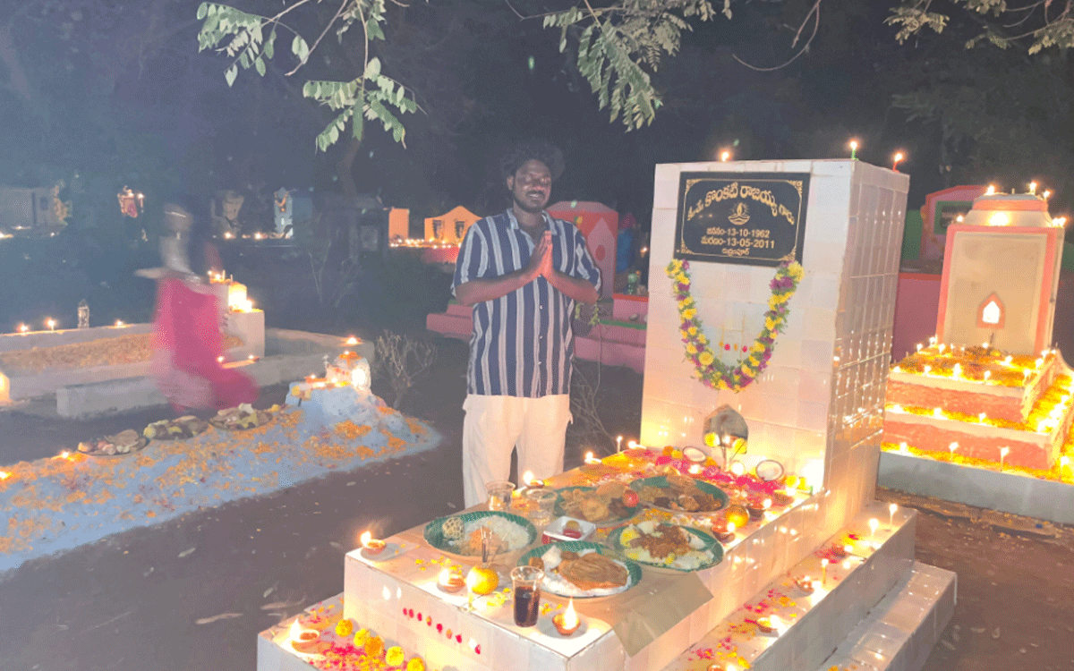 Ramavaram : సమాధుల వద్ద దీపావళి వేడుకలు