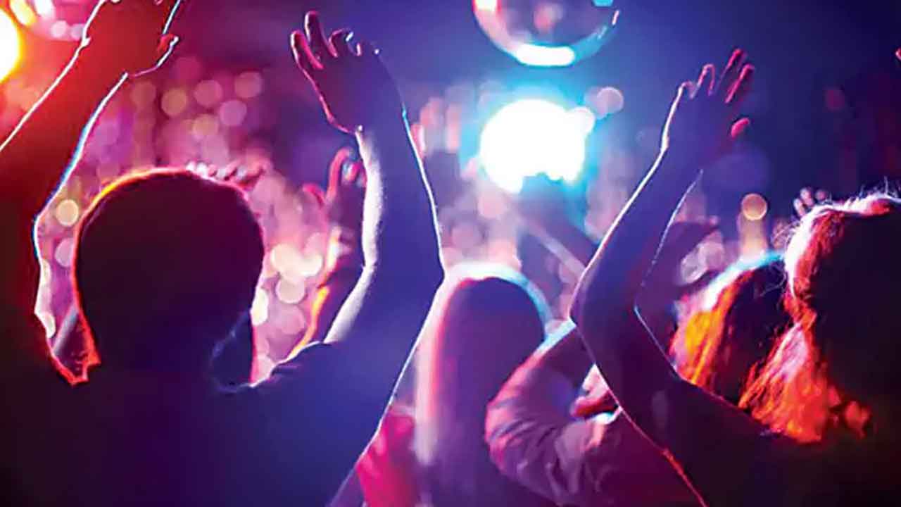 మహేశ్వరంలో రేవ్‌పార్టీ..!