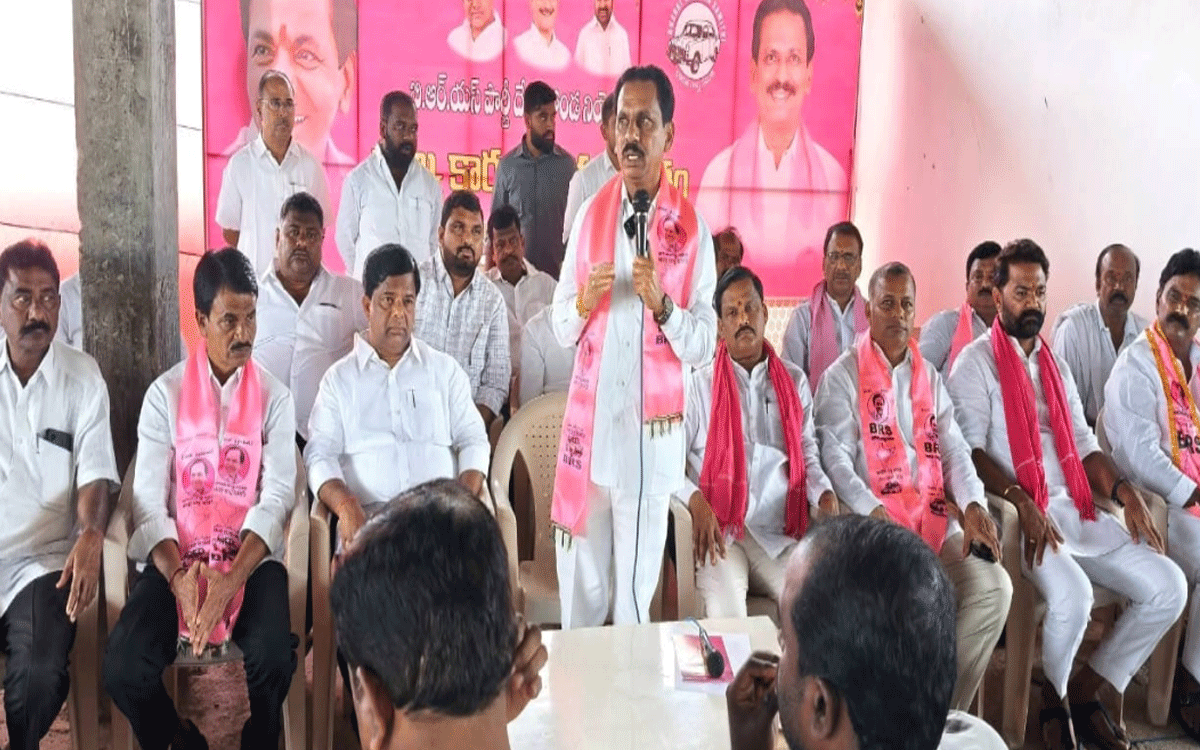 Devarakonda : స్థానిక సంస్థల ఎన్నికల్లో పార్టీ అభ్యర్ధులను గెలిపించాలి : మాజీ ఎమ్మెల్యే రవీంద్ర కుమార్