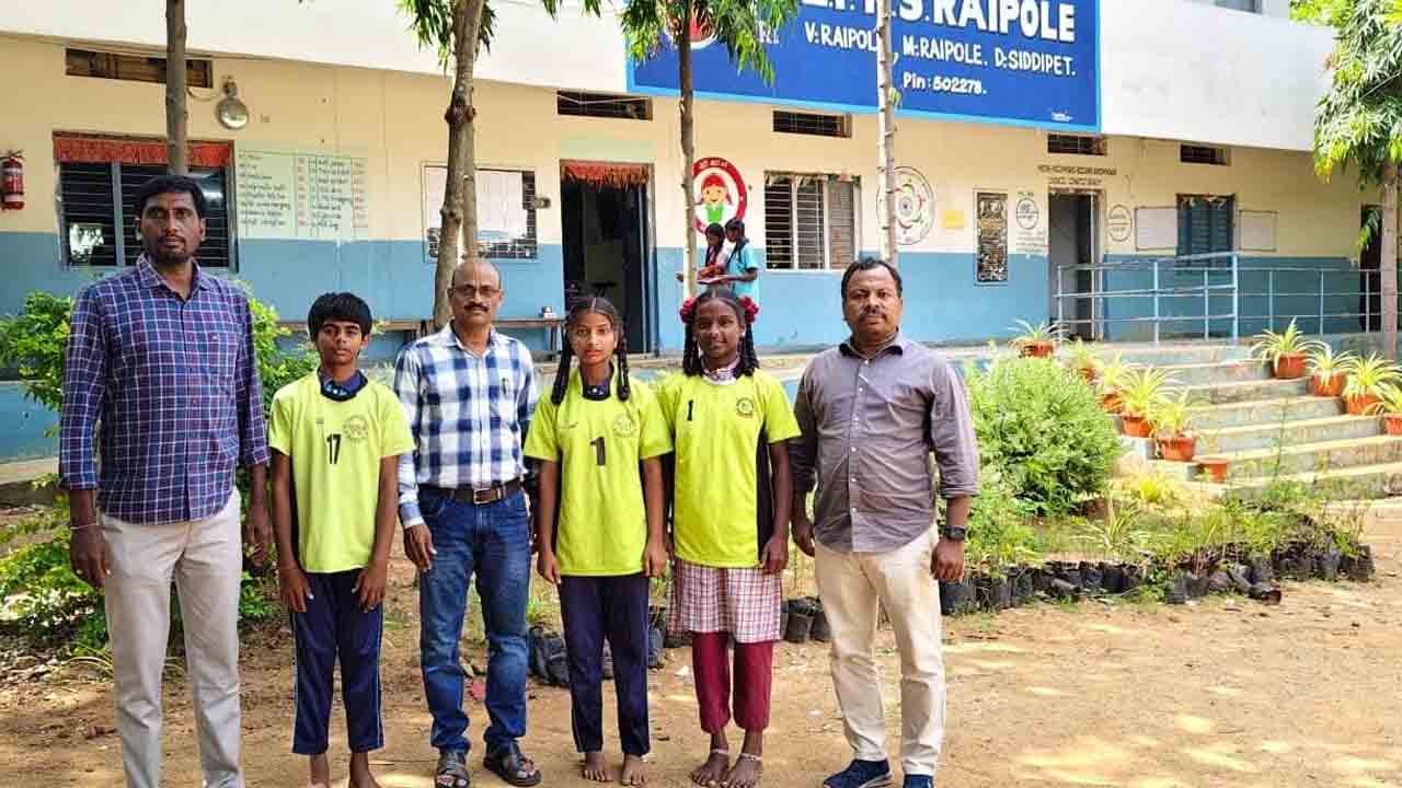 rayapole | రాష్ట్రస్థాయి వాలీబాల్ పోటీలకు రాయపోల్ విద్యార్థుల ఎంపిక