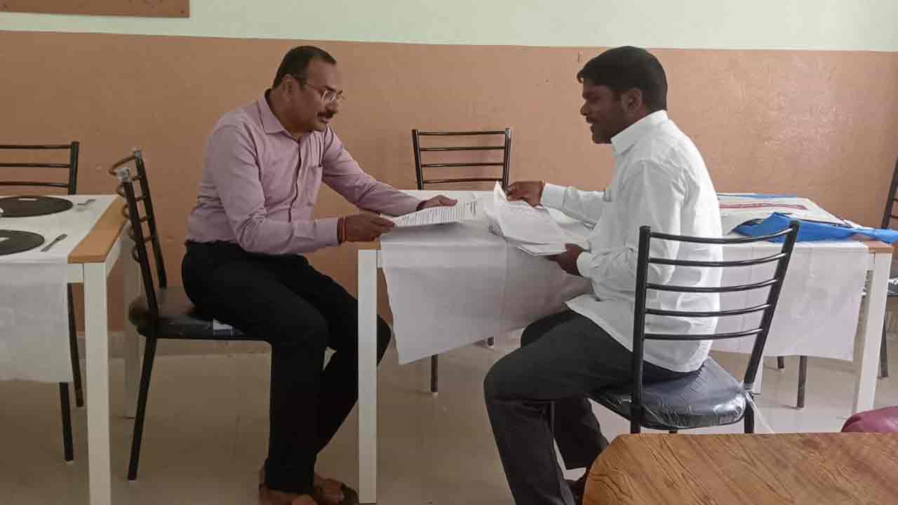 పెద్ద‌ప‌ల్లి డీఈవోపై ఆరోప‌ణ‌లు.. ఆర్జేడీ విచారణ