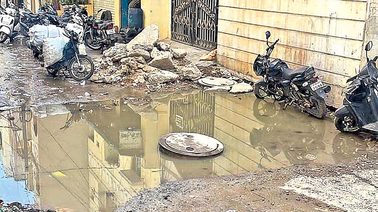 తవ్వారు.. వదిలేశారు