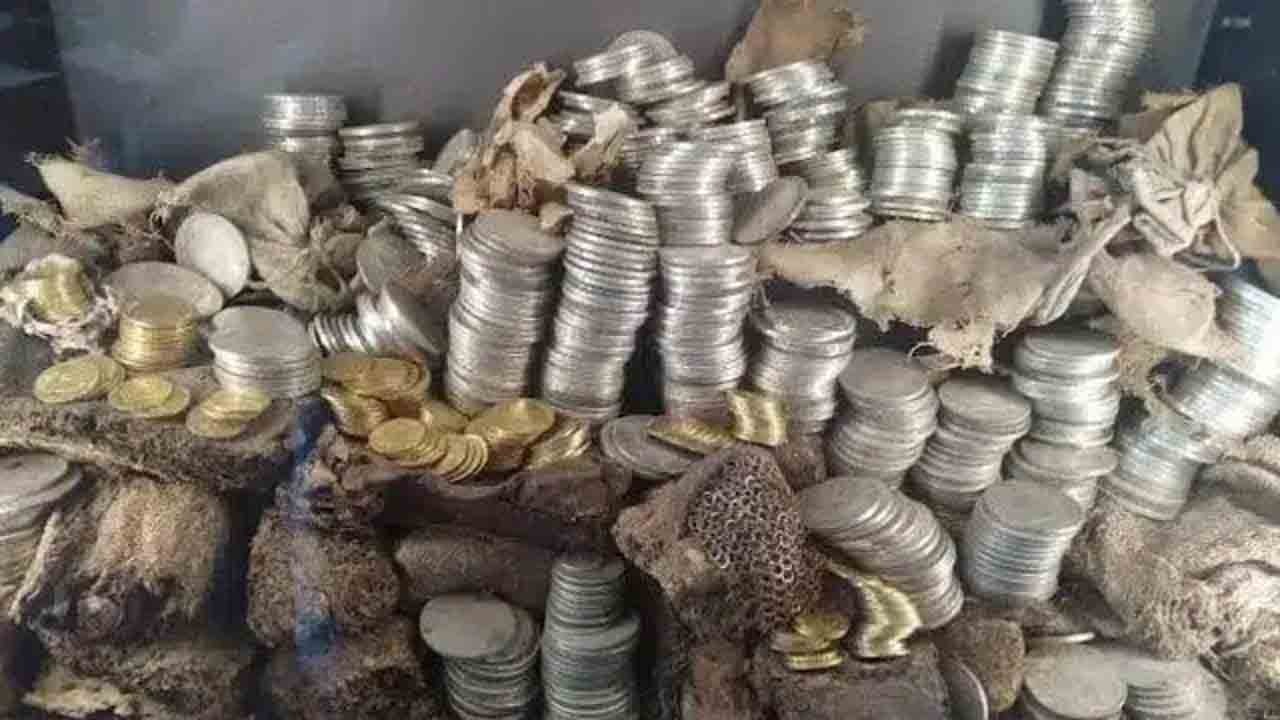 Museum | ఫ్రాన్స్‌లోని మరో మ్యూజియంలో భారీ చోరీ.. బంగారు, వెండి నాణేలు అపహరణ