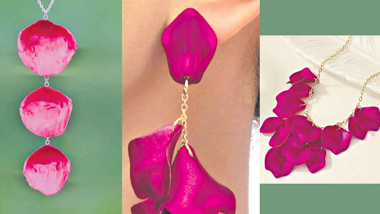 గులాబీ రేకల్లే సోకులు!